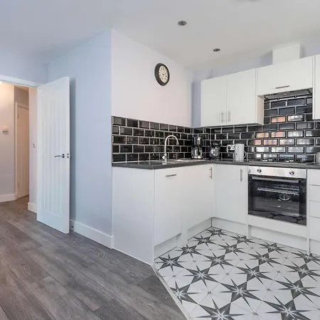 Stylish Elegant New Flat 5 Min From Elizabeth Line Apartment London Exterior photo
