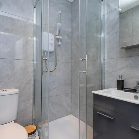 Stylish Elegant New Flat 5 Min From Elizabeth Line Apartment London Exterior photo