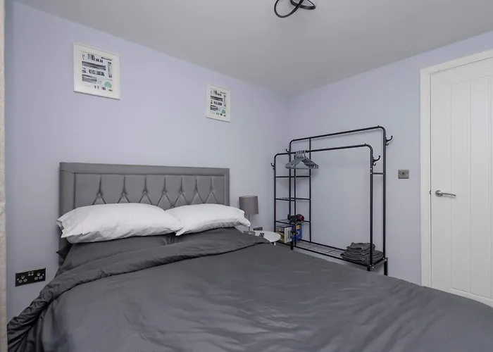 Stylish Elegant New Flat 5 Min From Elizabeth Line