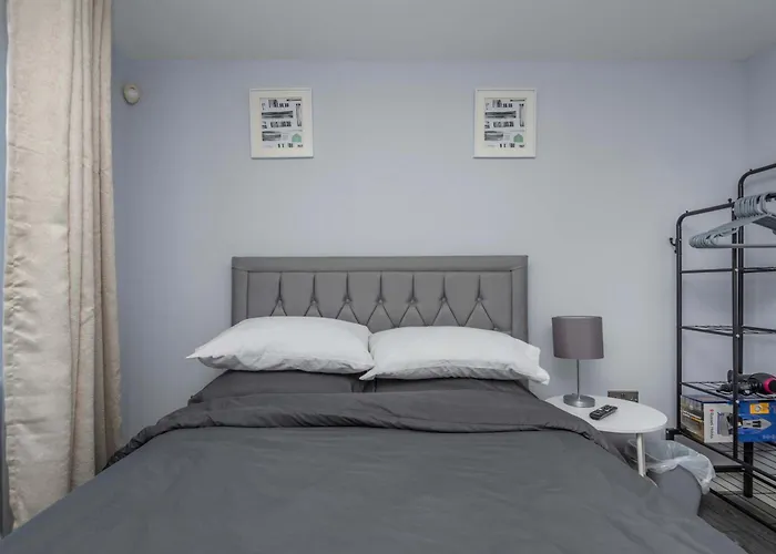 Stylish Elegant New Flat 5 Min From Elizabeth Line